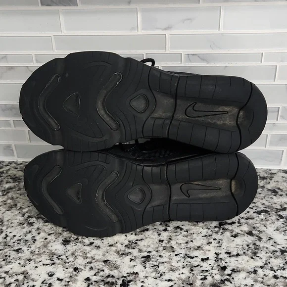 Triple Black Nike Air Max 200 Running Shoes sz 8.5 solid sneakers AT6175-003 - Picture 6 of 6